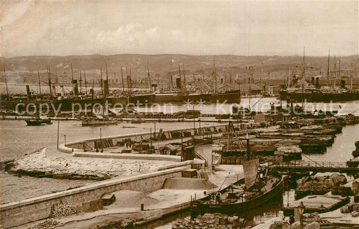 Marseille Bouches-du-Rhone Bassin et Quai de la Joliette Bateaux