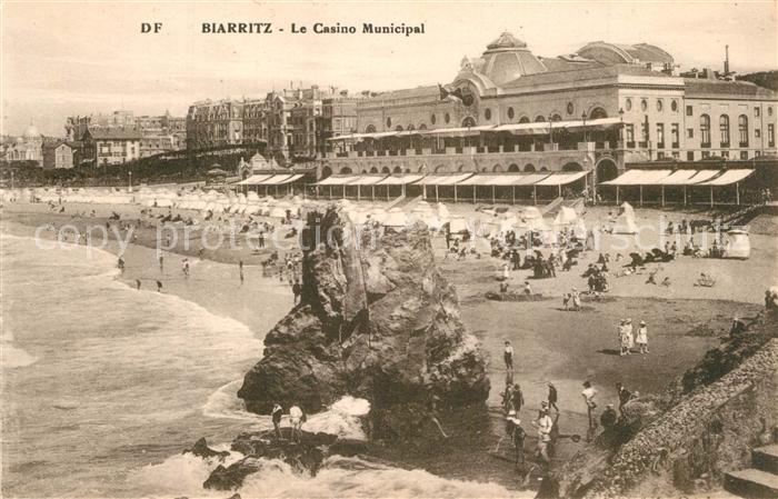 Biarritz Pyrenees Atlantiques La plage et Casino Municipal