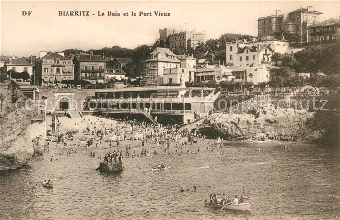 Biarritz Pyrenees Atlantiques Le bain et le port vieux Plage