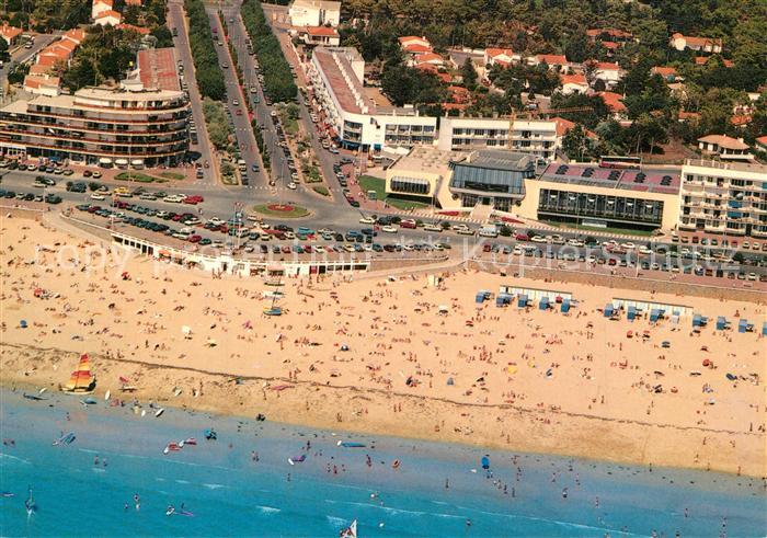 Saint Jean de Monts La plage Avenue de la foret La rotonde et le Palais des Cong