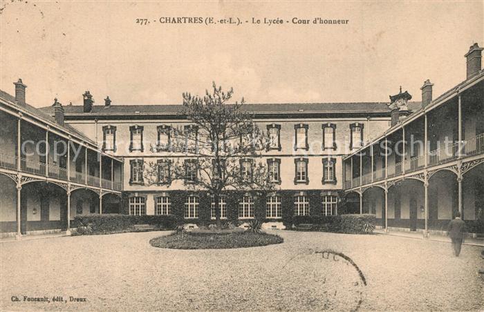 Chartres 28 Le Lycee Cour d_honneur