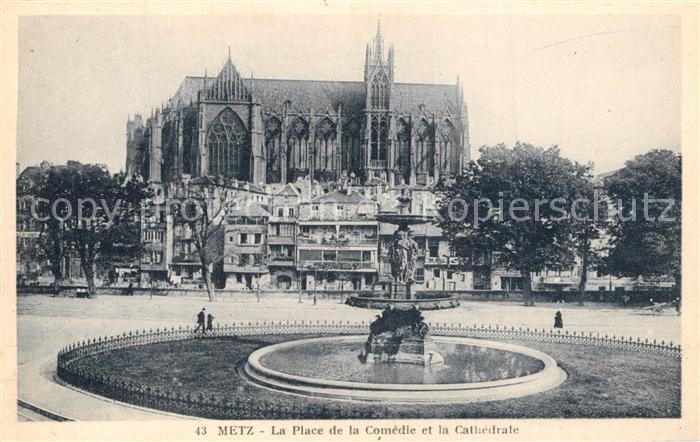 Metz  57 Moselle La Place de la Comedie et la Cathedrale