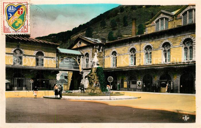 Le Mont-Dore Puy de Dome La Place et l’Etablissement Thermal