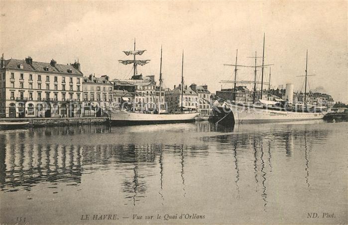 Le Havre Vue sur le Quai d Orléans Bateaux