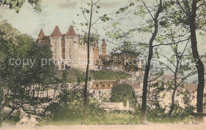 Pau 64 Chateau vue prise du parc