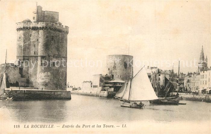 La Rochelle Charente-Maritime Entrée du Port et les Tours