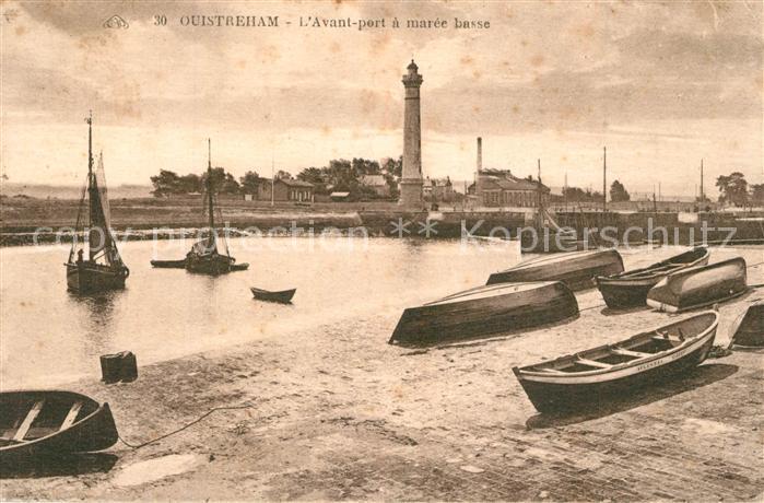 Ouistreham Avant port a marée basse bateaux phare