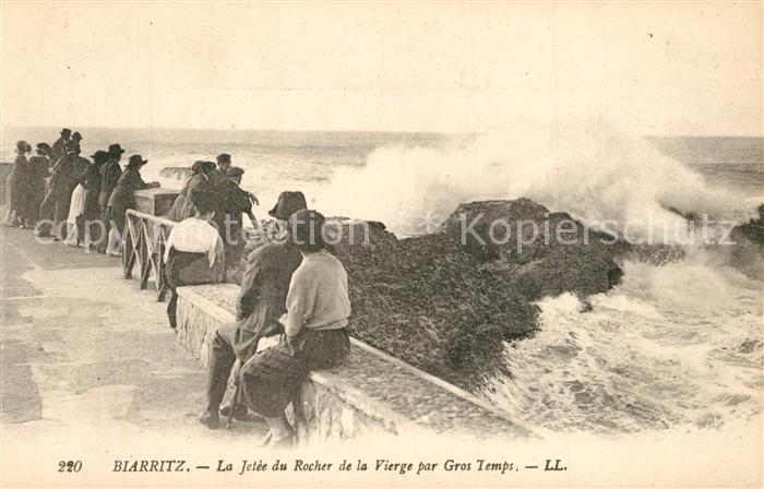 Biarritz Pyrenees Atlantiques La Jetée du Rocher de la Vierge par gro