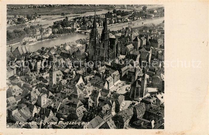 Regensburg Stadtzentrum mit Dom St. Petrus Fliegeraufnahme