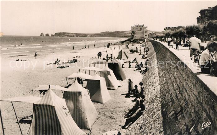 Hendaye Pyrenees Atlantiques La plage et les deux jumeaux Frontière