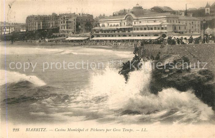 Biarritz Pyrenees Atlantiques Casino Municipal Pêcheurs par gros temps