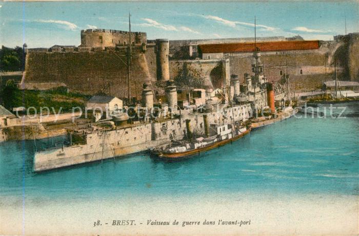 Brest 29 Vaisseau de guerre dans l'avant port