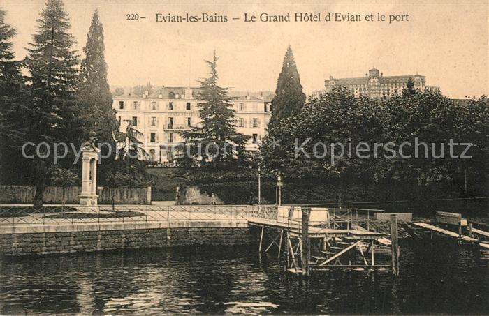 Evian-les-Bains Haute Savoie Grand Hotel d`Evian et le port