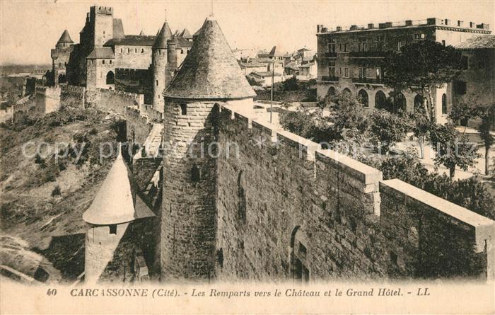 Carcassonne Cit? Les Remparts vers le Chateau et le Grand-Hotel