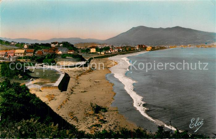 Hendaye Pyrenees Atlantiques Vue Generale Plage au fond les Monts Espagnols