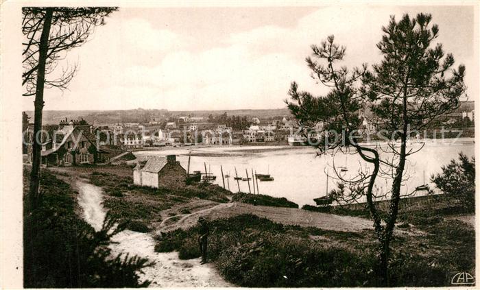 Morgat Le Port vu entre les pins du Kador