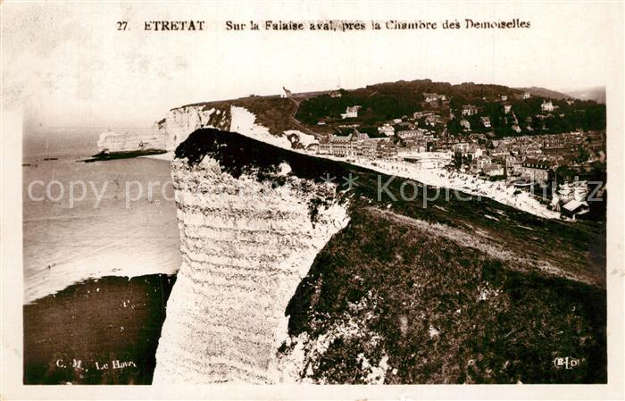 Etretat Sur la Falaise aval près la Chambre des