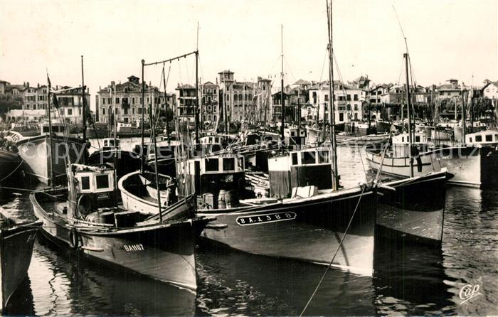 Saint-Jean-de-Luz Le Port et Maison de l'Infante Bateaux de pêche