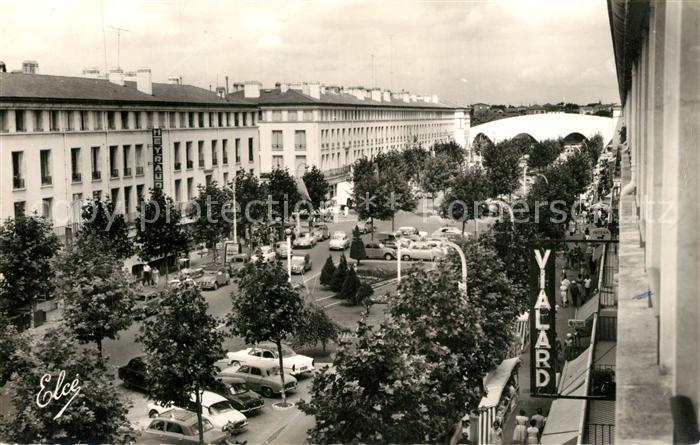 Royan 17 Avenue Aristide Briand au fond le Marché