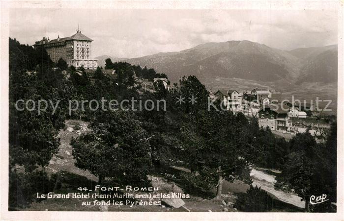 Font-Romeu-Odeillo-Via Grand Hôtel et les Villas au fond les Pyrénées
