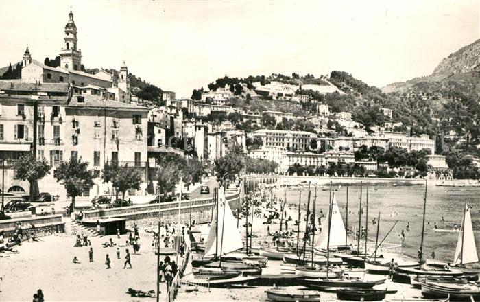 Menton Alpes Maritimes Un coin du port la plage et la ville