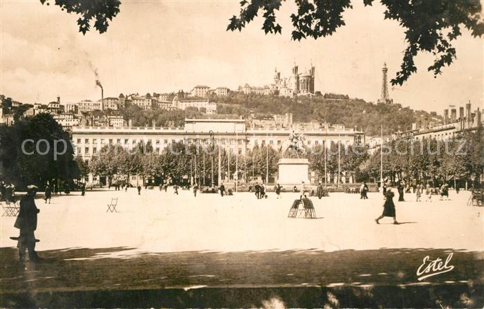 Lyon France Place Bellecour et Colline de Fourvière