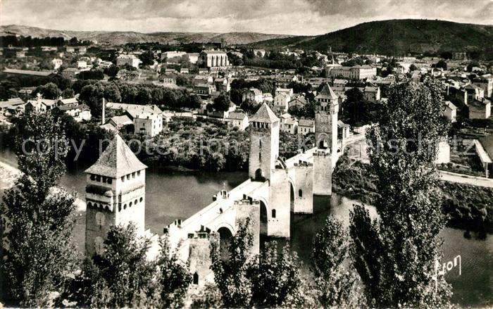Cahors Pont Valentré XIVe siècle et les rives