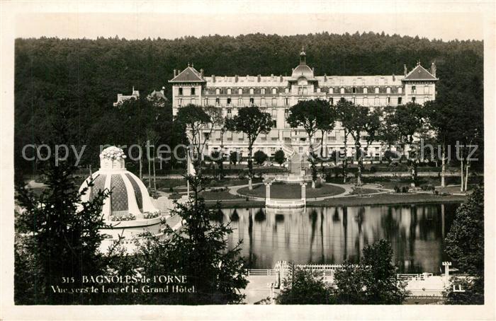 Bagnoles-de-l Orne Vue vers le Lac et le Grand Hôtel