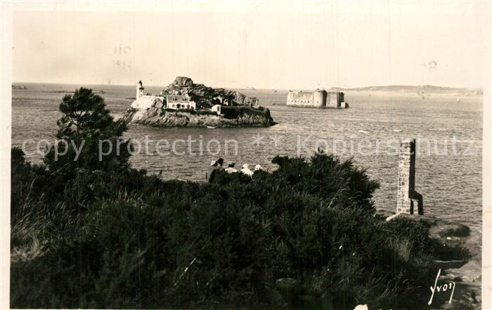 Carantec Ile Louet et Chateau du Taureau