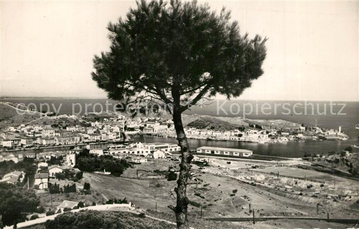 Port-Vendres Vue Generale du port de la route de Banyuls
