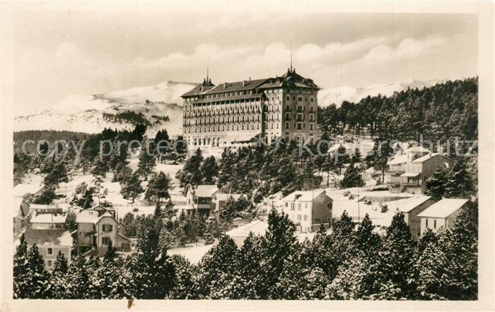 Font-Romeu-Odeillo-Via Grand Hotel et quelques chalets en hiver