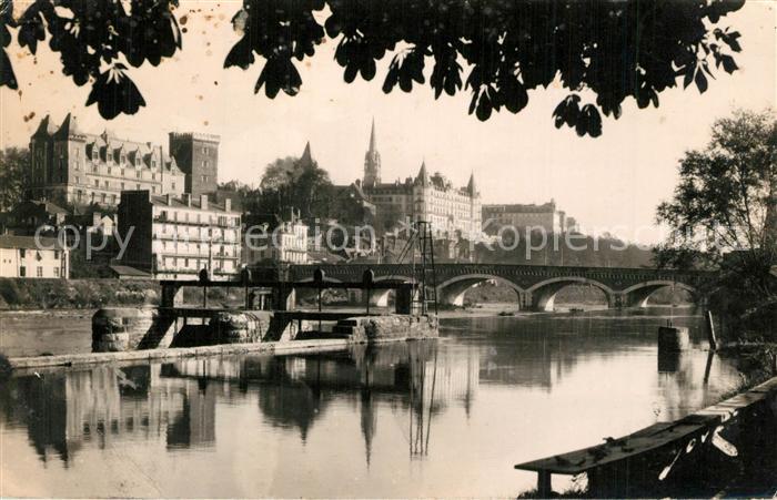 Pau 64 Chateau Henry 4. vu de la rive gauche du Gave