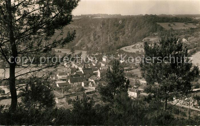 Saint-Leonard-des-Bois Bourg vu des Collines