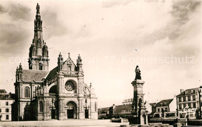 Sainte-Anne-d Auray La Fontaine et la Basilique