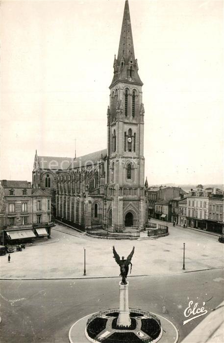Bergerac La Cathedrale et le Monument aux Morts