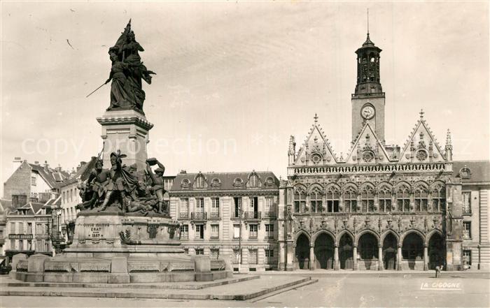Saint-Quentin 02 Aisne Monument de la Defense et Hotel de Ville
