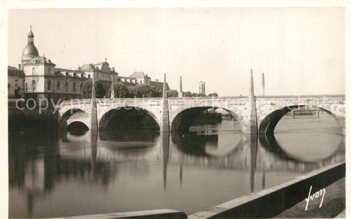 Chalon-sur-Saone Hopital et le Pont Saint Laurent