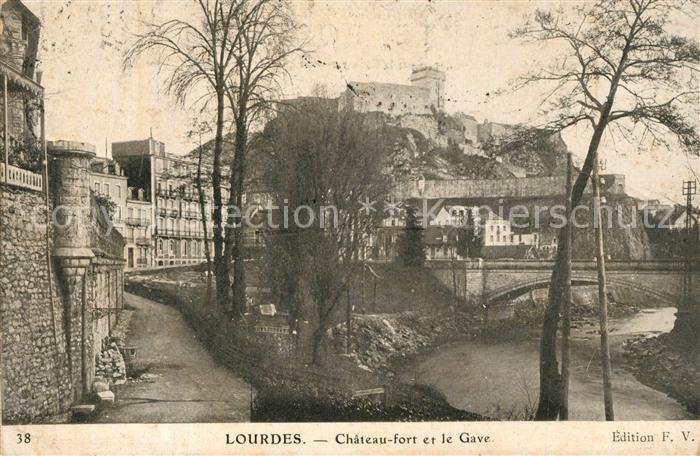 Lourdes Hautes Pyrenees Chateau fort et le Gave