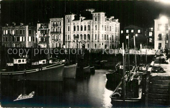 Saint-Jean-de-Luz Port et Maison de l'Infante la nuit