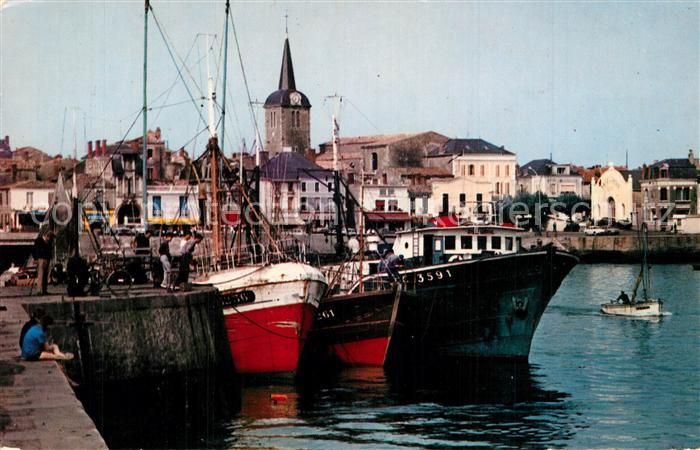 Les Sables-d Olonne Le port vers la Chaume bateaux de pêche