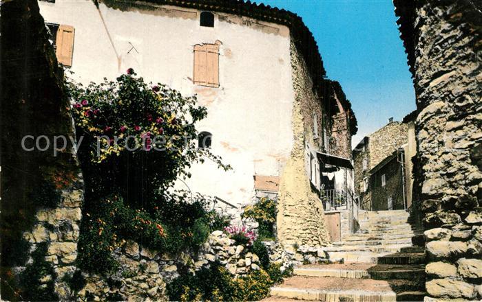 Greoux-les-Bains Une vieille rue pittoresque et fleurie