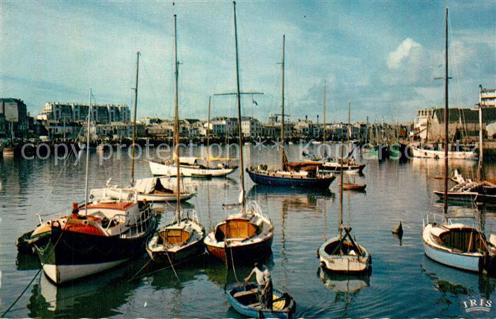 Les Sables-d Olonne Voiliers dans le port