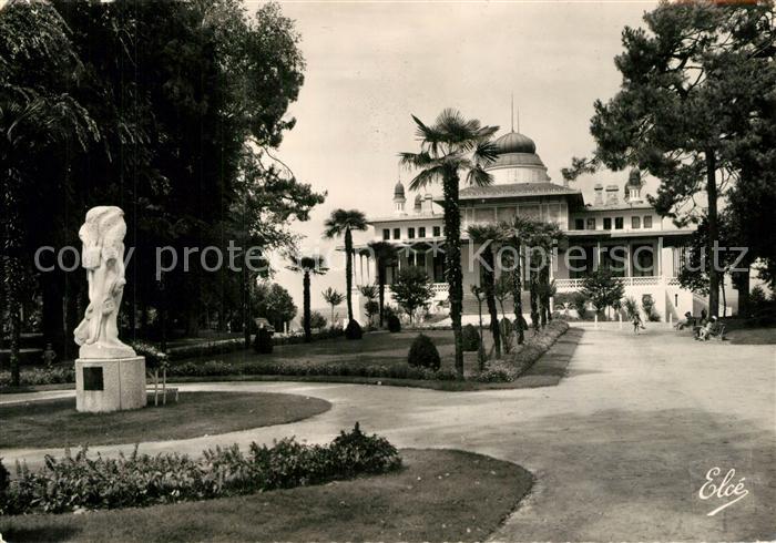 Arcachon Gironde Casino Mauresque et les jardins Statue Monument