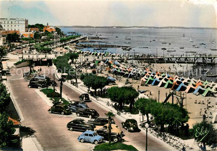 Arcachon Gironde La plage et les nouveaux Boulevards Promenade