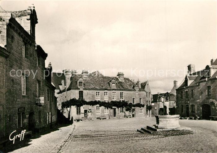 Locronan La Place et le vieil Hôtel Saint Ronan XVe siècle