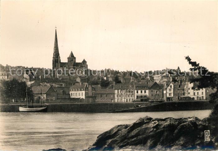 Treguier Cotes d Armor Vue Generale de la ville Rivière Jaudy