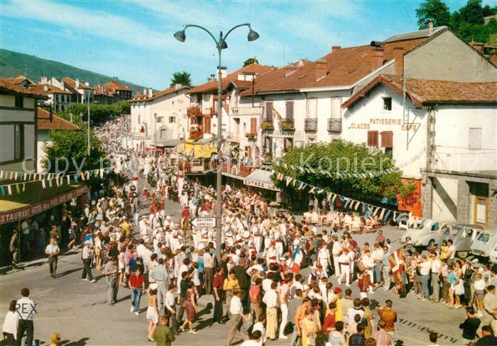 Saint-Jean-Pied-de-Port Défilé de Danseurs Basques