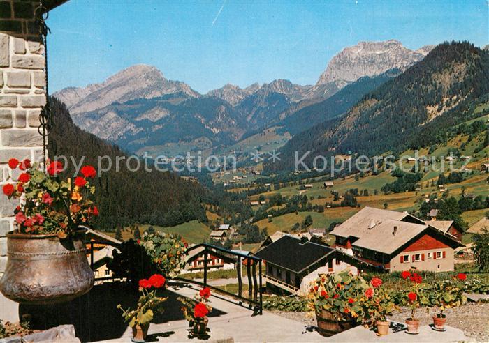 Chatel Haute-Savoie Terrasse fleurie face a la Vallee Alpes