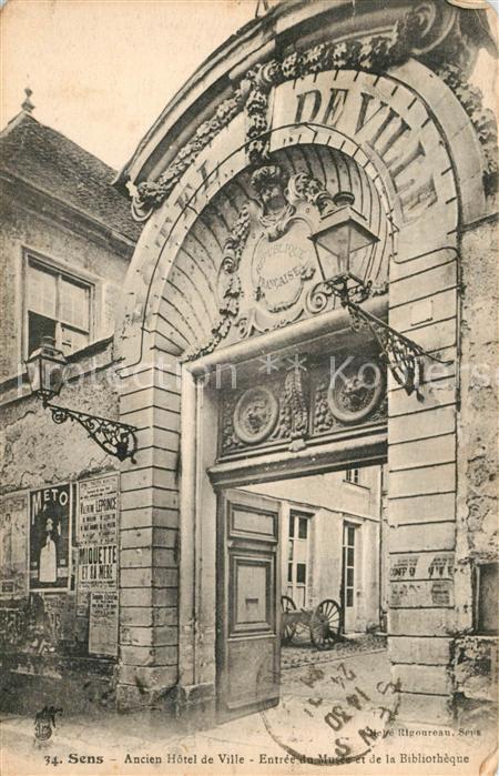 Sens 89 Ancien Hôtel de Ville Entrée du Musee et de la Bibliothèque