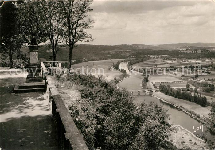 Domme Vue panoramique prise de la Barre Buste de Jacques de Malleville Monument